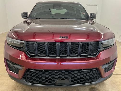 Velvet Red Pearlcoat 2025 Jeep Grand Cherokee Laredo