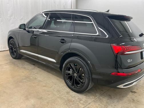2023 Audi Q7 55 Premium