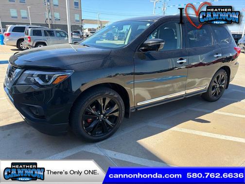 Magnetic Black 2017 Nissan Pathfinder Platinum