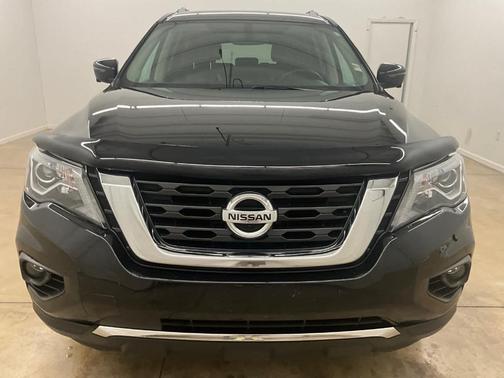 Magnetic Black 2017 Nissan Pathfinder Platinum