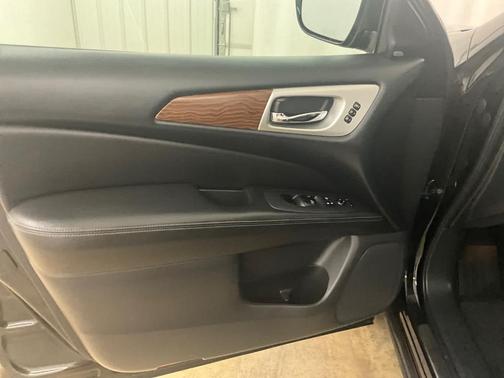 Magnetic Black 2017 Nissan Pathfinder Platinum