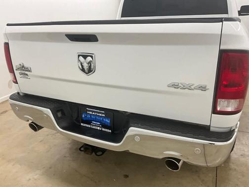 Bright White Clearcoat 2019 RAM 1500 Classic SLT