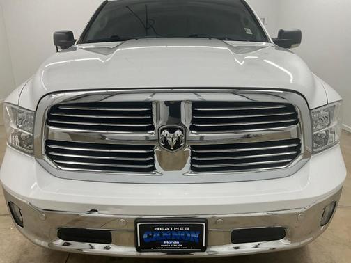 Bright White Clearcoat 2019 RAM 1500 Classic SLT