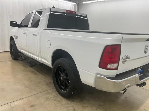 Bright White Clearcoat 2019 RAM 1500 Classic SLT