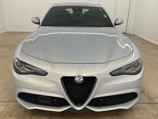 2022 Alfa Romeo Giulia Base