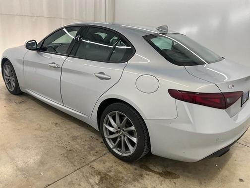 2022 Alfa Romeo Giulia Base