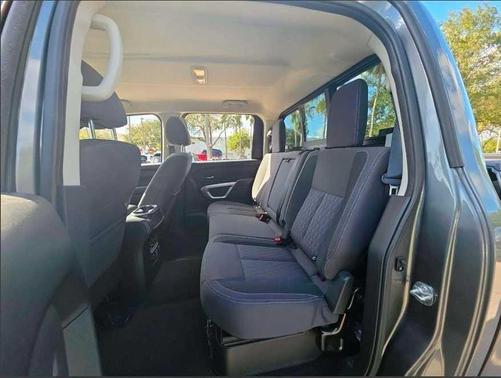 2023 Nissan Titan SV