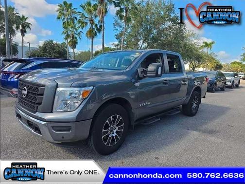 2023 Nissan Titan SV