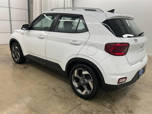 2022 Hyundai VENUE SEL
