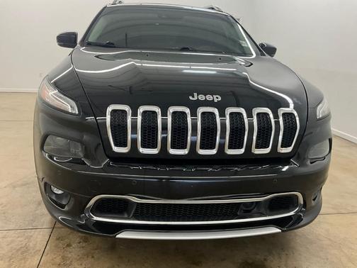 Diamond Black 2017 Jeep Cherokee Overland