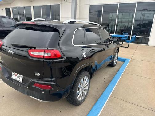 Diamond Black 2017 Jeep Cherokee Overland
