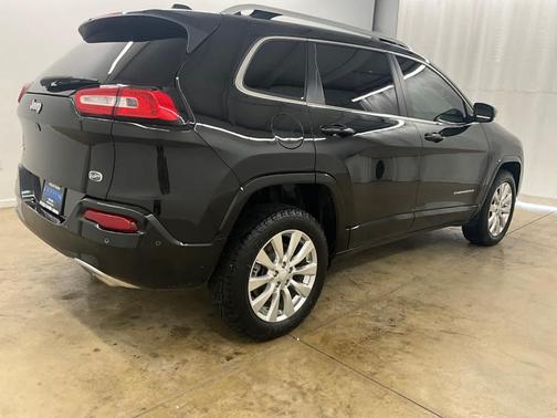Diamond Black 2017 Jeep Cherokee Overland
