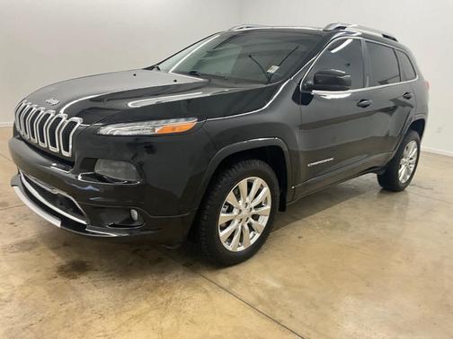 Diamond Black 2017 Jeep Cherokee Overland