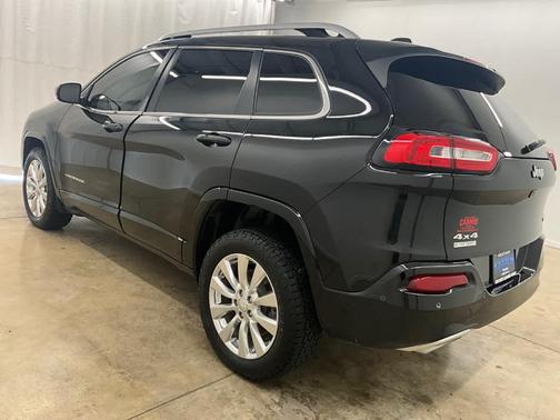 Diamond Black 2017 Jeep Cherokee Overland