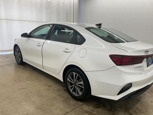 Snow White Pearl 2024 Kia Forte LXS