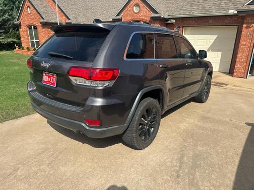 Granite Crystal Clearcoat Metallic 2020 Jeep Grand Cherokee Laredo E