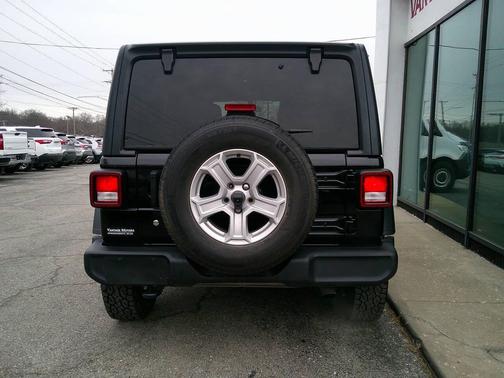 Black Clearcoat 2018 Jeep Wrangler Unlimited Sport