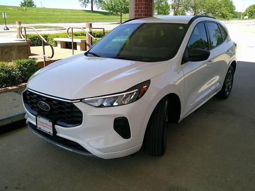 Oxford White 2023 Ford Escape ST-Line