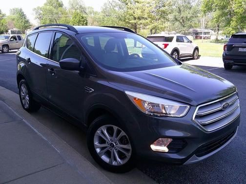Magnetic 2018 Ford Escape SE