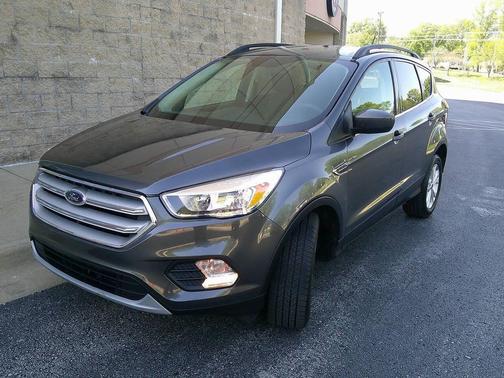 Magnetic 2018 Ford Escape SE