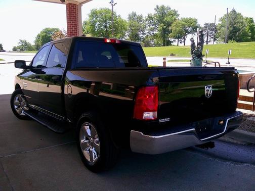 Brilliant Black Crystal Pearlcoat 2019 RAM 1500 Tradesman