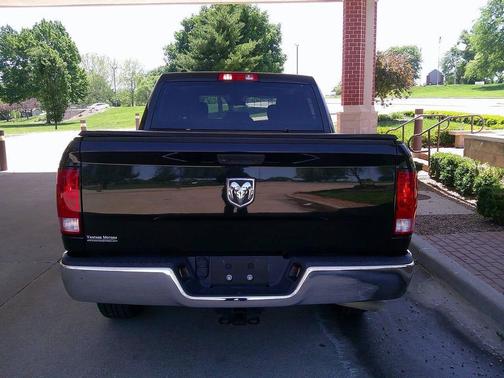 Brilliant Black Crystal Pearlcoat 2019 RAM 1500 Tradesman