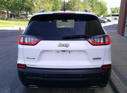 Bright White Clear Coat 2019 Jeep Cherokee Latitude Plus