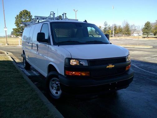 Summit White 2025 Chevrolet Express 2500 RWD 2500 Extended Wheelbase WT