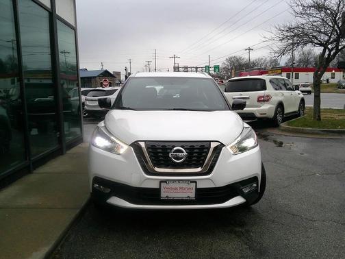 2019 Nissan Kicks SR