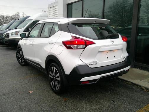 2019 Nissan Kicks SR