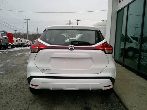 2021 Nissan Kicks S