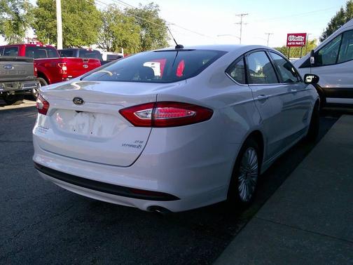 2016 Ford Fusion Hybrid SE