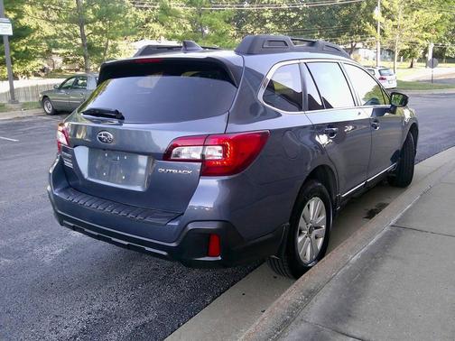 2018 Subaru Outback 2.5i Premium