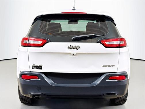 2016 Jeep Cherokee Sport