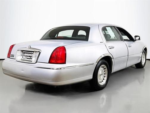 2002 Lincoln Town Car Executive
