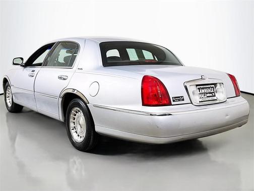 2002 Lincoln Town Car Executive