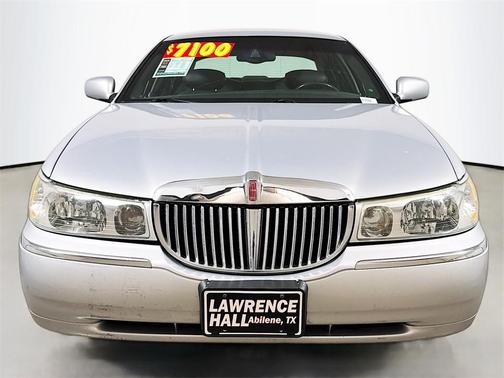 2002 Lincoln Town Car Executive