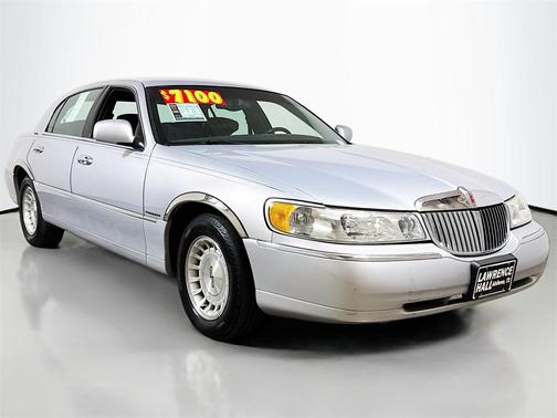 2002 Lincoln Town Car Executive