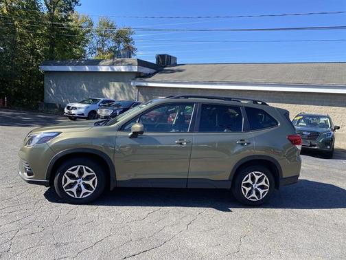 2023 Subaru Forester Premium
