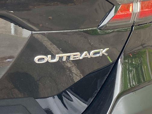 Crystal Black Silica 2024 Subaru Outback Limited