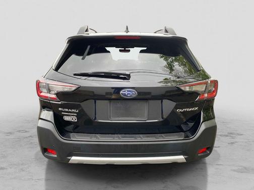 Crystal Black Silica 2024 Subaru Outback Limited