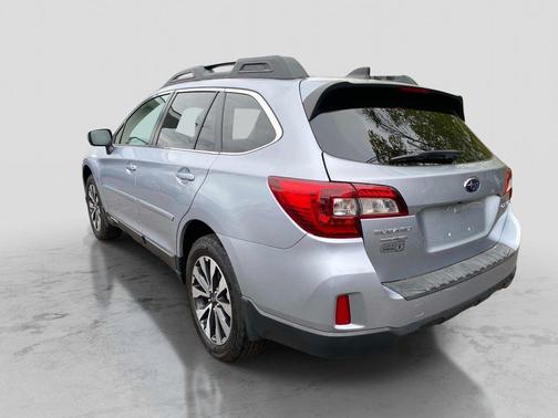 Ice Silver Metallic 2016 Subaru Outback 2.5i Limited