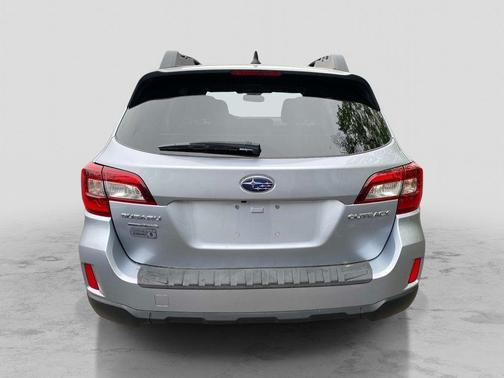 Ice Silver Metallic 2016 Subaru Outback 2.5i Limited