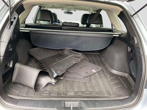 Ice Silver Metallic 2016 Subaru Outback 2.5i Limited