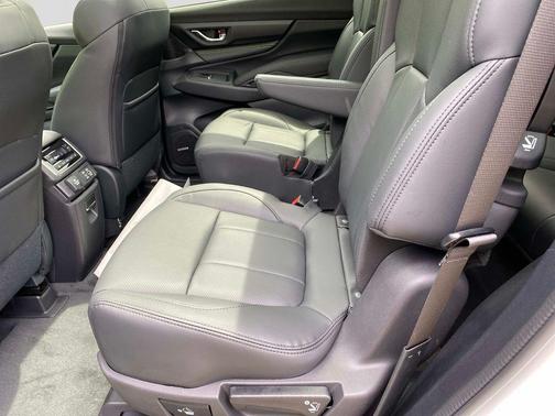 Crystal White Pearl 2026 Subaru Ascent Onyx Edition Touring