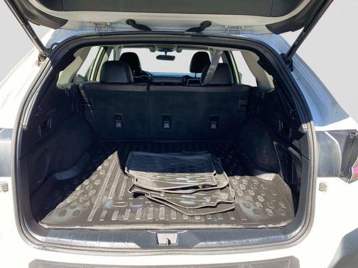 Crystal White Pearl 2022 Subaru Outback Limited