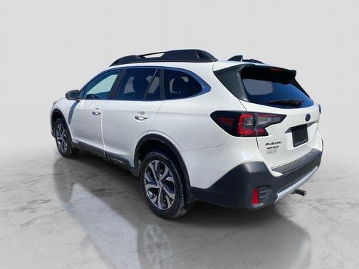 Crystal White Pearl 2022 Subaru Outback Limited