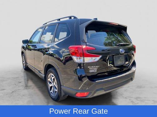 Crystal Black Silica 2023 Subaru Forester Premium