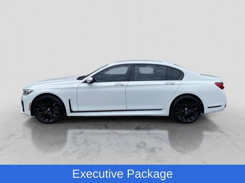 Alpine White 2022 BMW 750 i xDrive