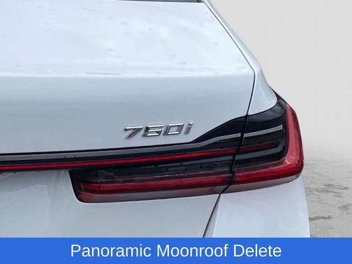 Alpine White 2022 BMW 750 i xDrive